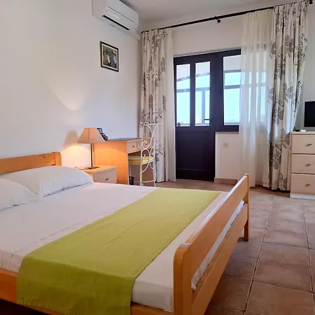 And Kapela Lägenhet Malinska