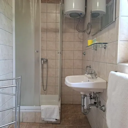 And Kapela Lägenhet Malinska