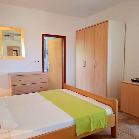 And Kapela Lägenhet *