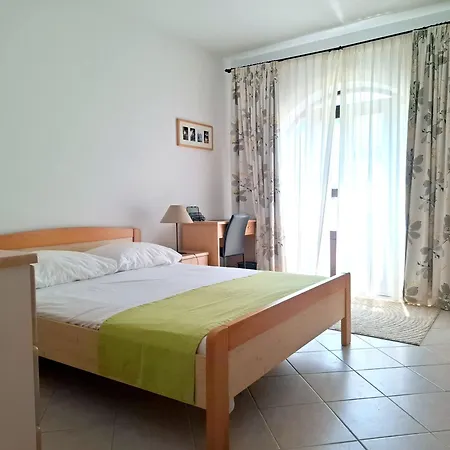 And Kapela Lägenhet Malinska