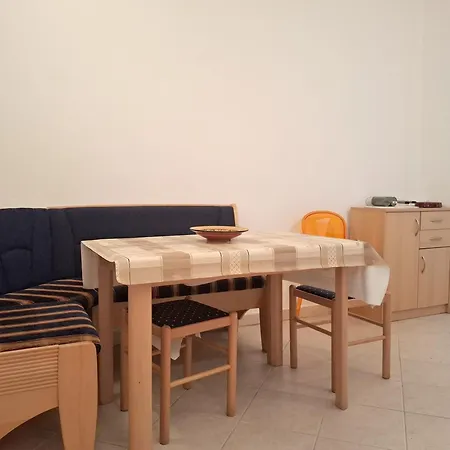 And Kapela Lägenhet Malinska