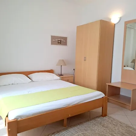 And Kapela Lägenhet *