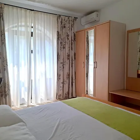 And Kapela Lägenhet Malinska