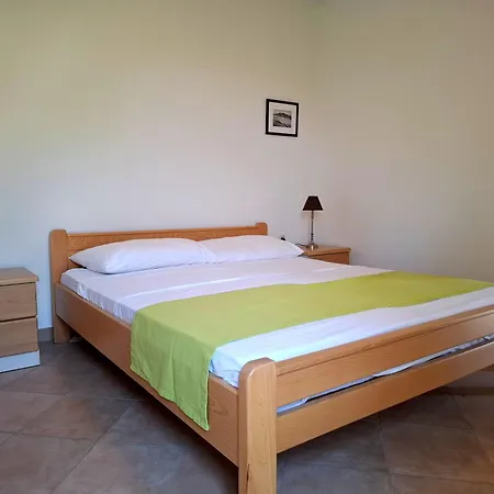 And Kapela Lägenhet *