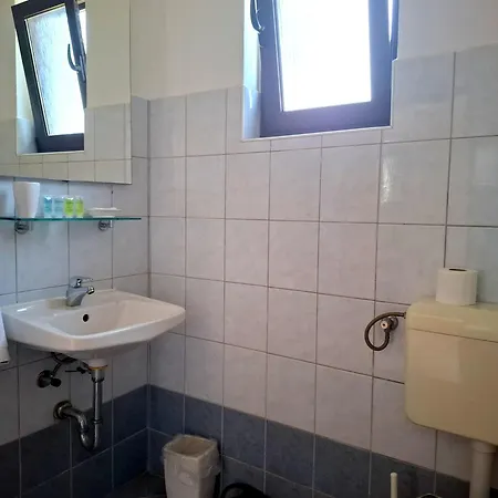 And Kapela Lägenhet Malinska