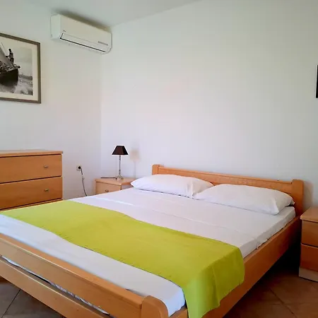 And Kapela Lägenhet *