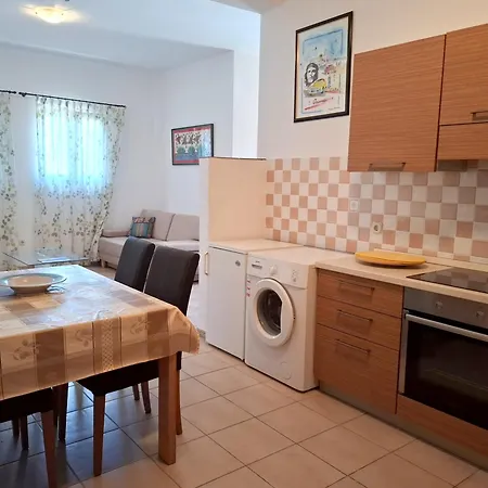 And Kapela Lägenhet *