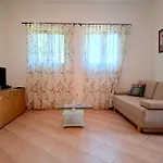 And Kapela * מאלינסקה